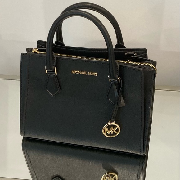 Michael Kors Small Sheila Satchel - Picture 1 of 8